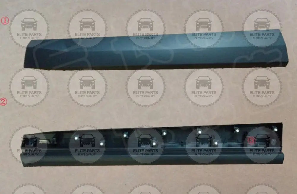 HAVAL H6 Third Generation Original Right Front Door Outer Decorative Trim Panel Assembly (لوحة تزيين باكتة الباب الامامى للسائق جهة اليمين هافال اتش 6 الجيل الثالث) 5006400XKN01A